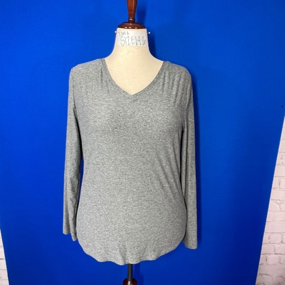 🔥2/$10 |•NO BOUNDARIES•| Super SOFT Grey V-Neck Top